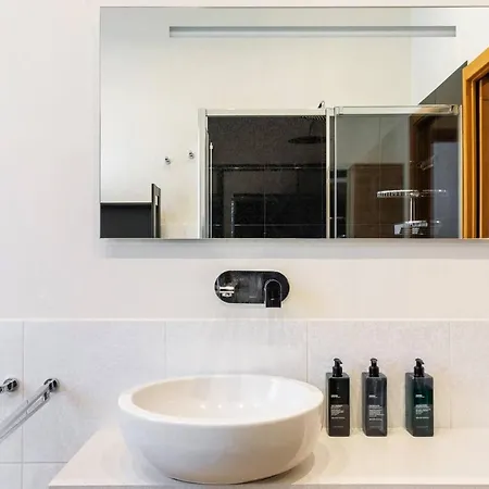 아파트 Colored And Spacious Flat Close To Navigli By Easylife